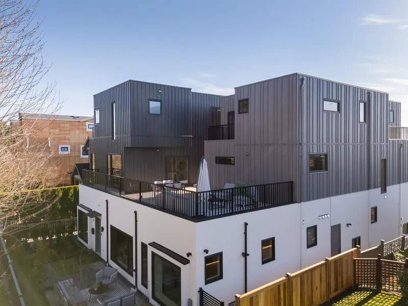 5 950 W 57TH AVENUE - photo 3 of 6