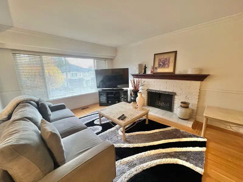 12542 GROVE CRESCENT - photo 4 of 25