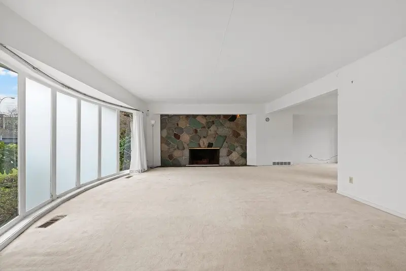 1042 W 48TH AVENUE - photo 3 of 16