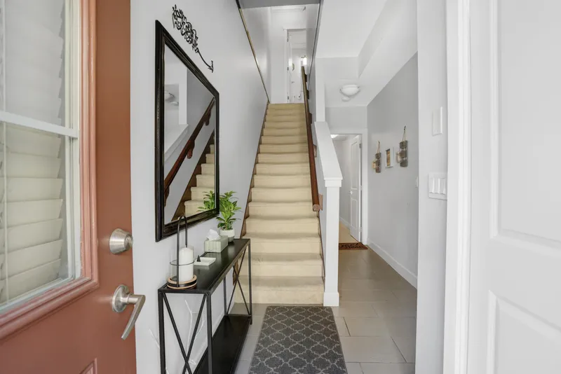 37 19560 68 AVENUE - photo 3 of 23