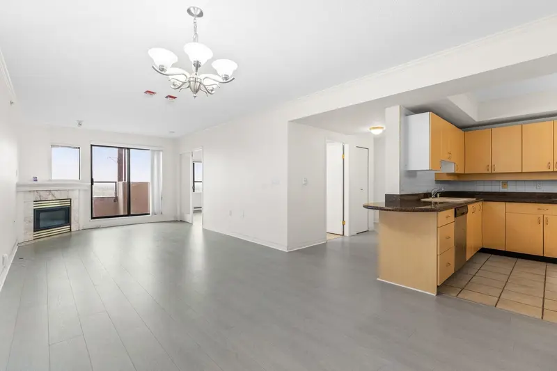 1605 6611 COONEY ROAD - photo 2 of 24