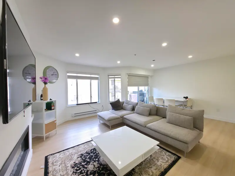 104 20064 56 AVENUE - photo 1 of 21