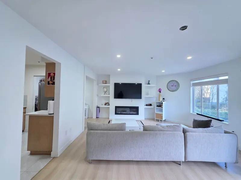 104 20064 56 AVENUE - photo 4 of 21