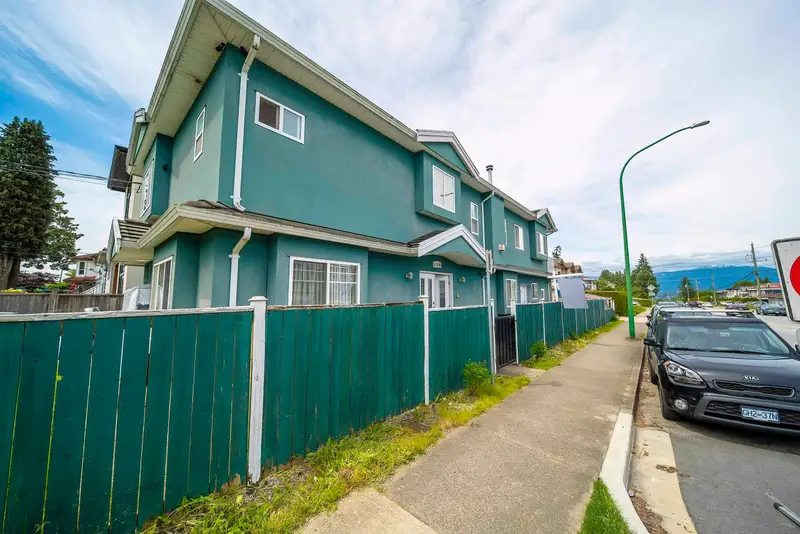 6789 GILLEY AVENUE - photo 2 of 25