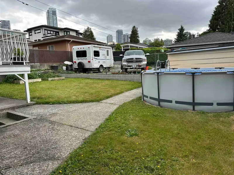 5529 BOOTH AVENUE - photo 4 of 6