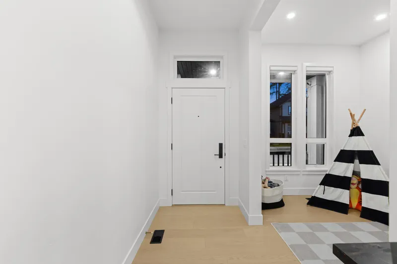 20545 77A AVENUE - photo 4 of 25