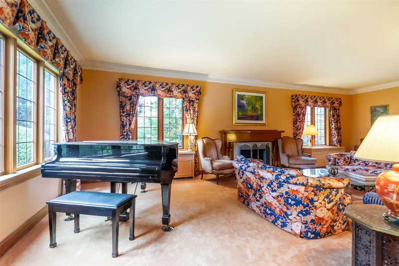 5376 MARGUERITE STREET - photo 3 of 25