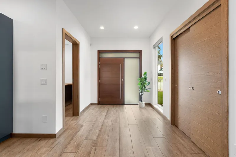 2150 KUGLER AVENUE - photo 4 of 25