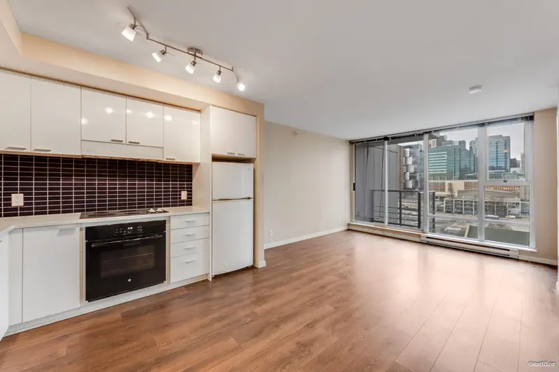 1209 131 REGIMENT SQUARE - photo 3 of 25