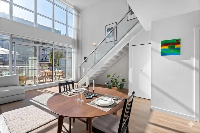 310 429 W 2ND AVENUE - photo 4 of 25