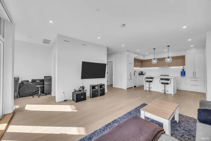 105 20416 PARK AVENUE - photo 3 of 25