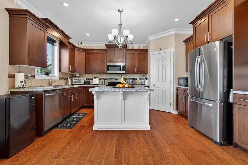 23015 OLUND CRESCENT - photo 2 of 25