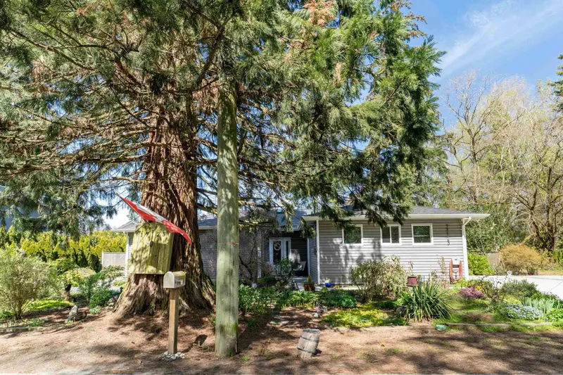 17123 0 AVENUE - photo 2 of 25