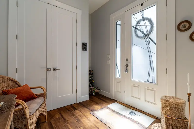 17123 0 AVENUE - photo 4 of 25