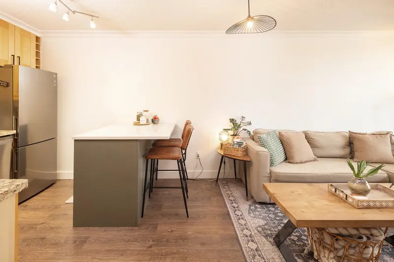 2004 145 ST. GEORGES AVENUE - photo 4 of 20