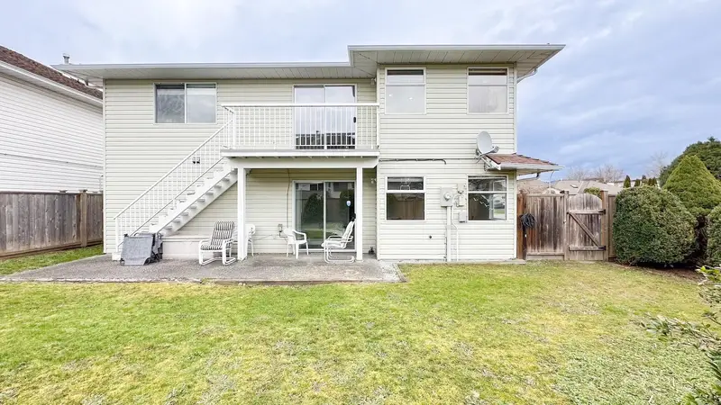 12055 CHESTNUT CRESCENT - photo 4 of 25