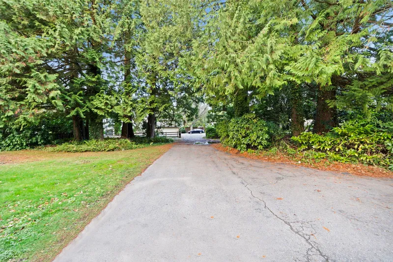 12686 20 AVENUE - photo 4 of 23