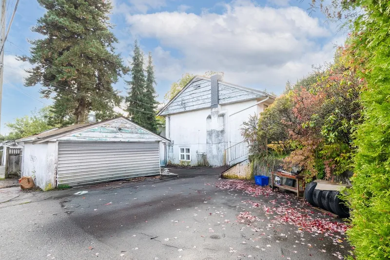 470 W 46TH AVENUE - photo 4 of 25