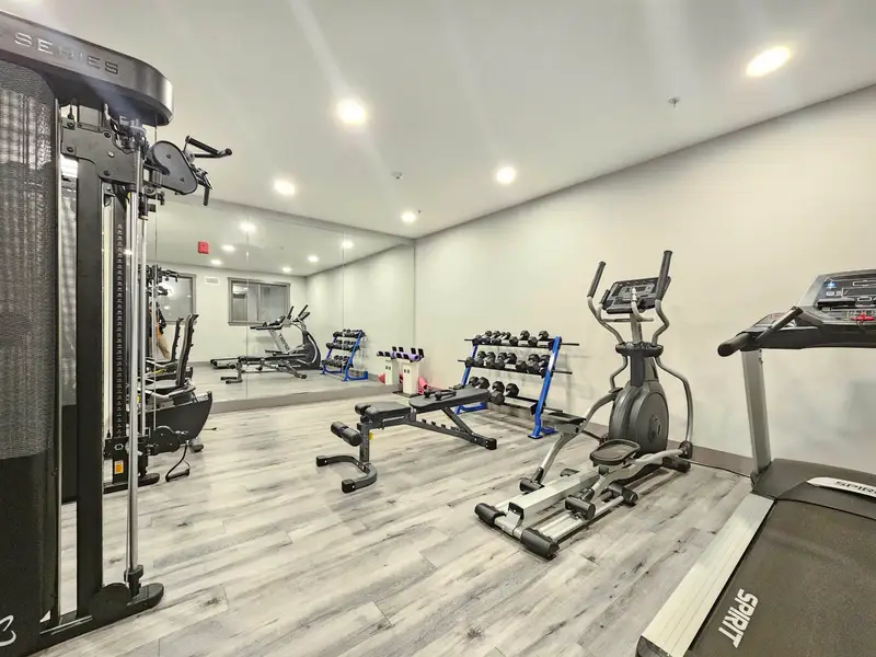 508 20696 EASTLEIGH CRESCENT - photo 2 of 9