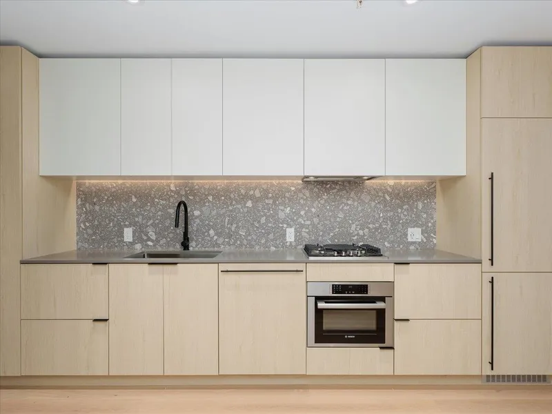 513 2471 ST GEORGE STREET - photo 3 of 25