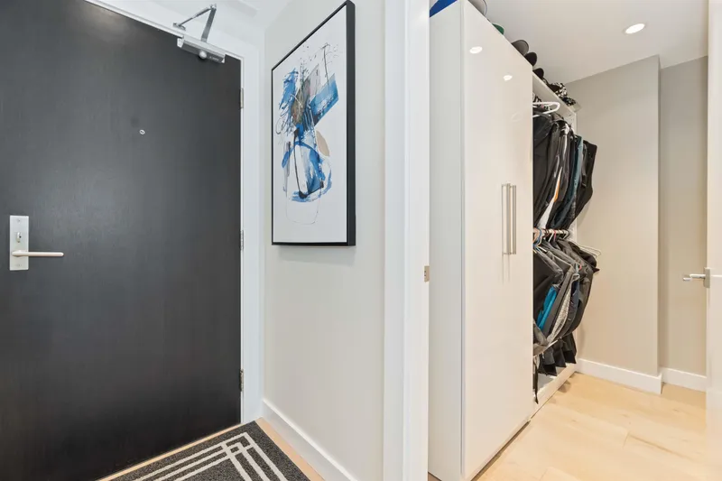 1205 1372 SEYMOUR STREET - photo 2 of 25