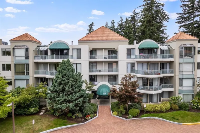 201 1725 MARTIN DRIVE - photo 2 of 19