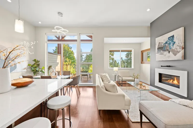 209 13585 16 AVENUE - photo 3 of 25