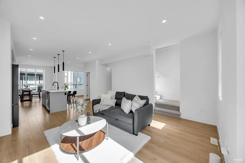 31 7670 207 STREET - photo 4 of 25