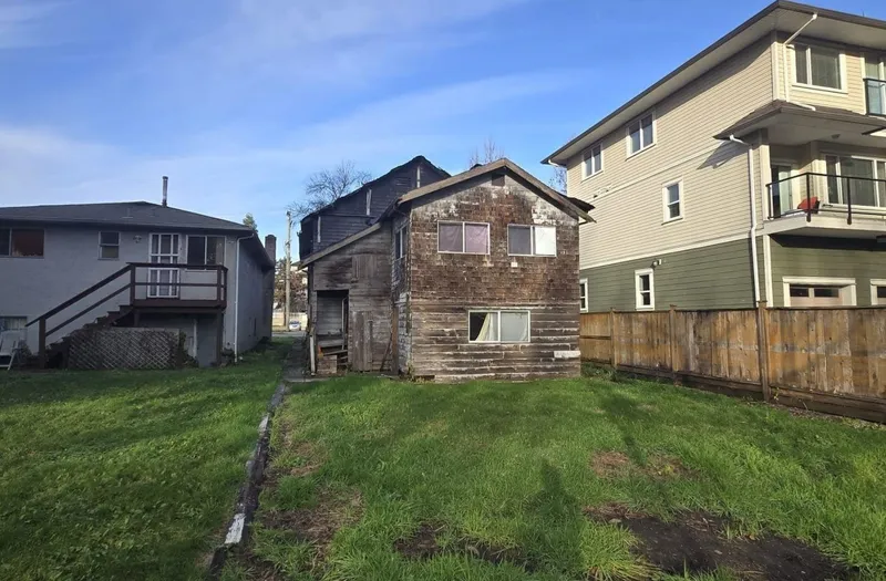 2272 KELLY AVENUE - photo 4 of 9