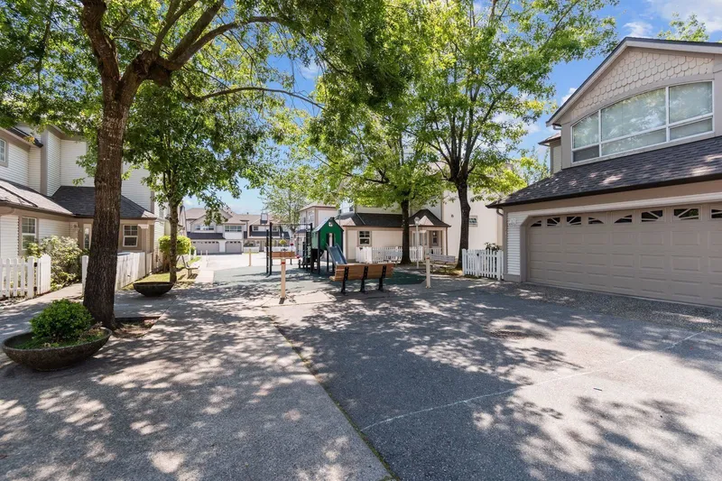 63 16318 82 AVENUE - photo 4 of 25