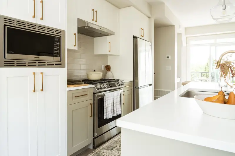 137 1833 165A STREET - photo 2 of 11