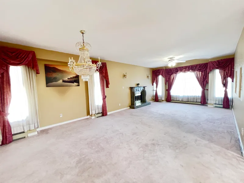 11240 GRANVILLE AVENUE - photo 4 of 25