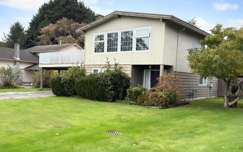 6811 RIVERDALE DRIVE - photo 3 of 24