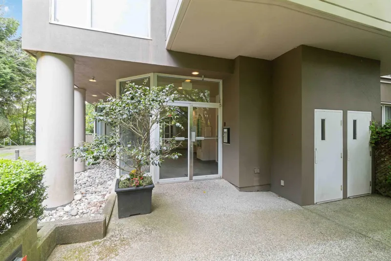 1002 2121 W 38TH AVENUE - photo 4 of 22