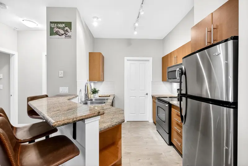 311 2478 SHAUGHNESSY STREET - photo 4 of 21