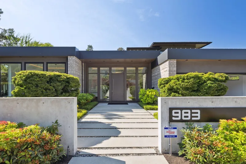 983 TUDOR AVENUE - photo 2 of 25