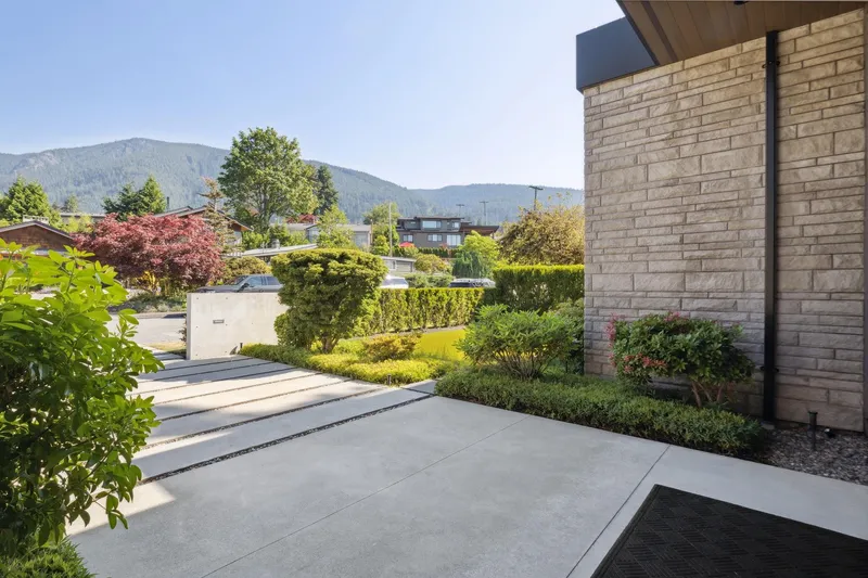 983 TUDOR AVENUE - photo 4 of 25