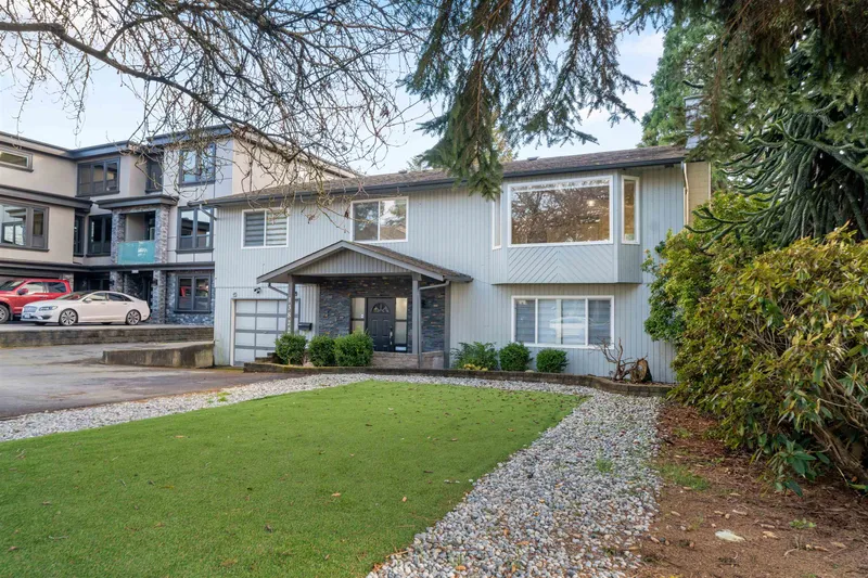 13822 92A AVENUE - photo 2 of 25