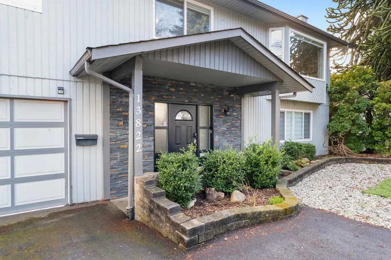 13822 92A AVENUE - photo 3 of 25