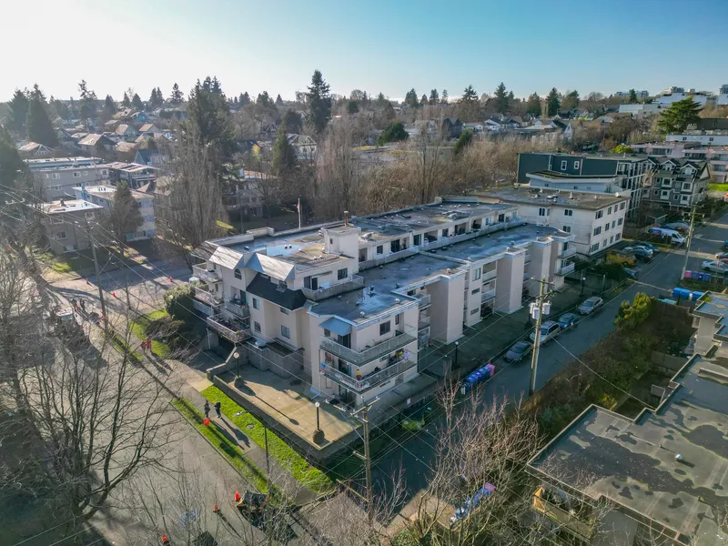 303 975 E BROADWAY - photo 1 of 25