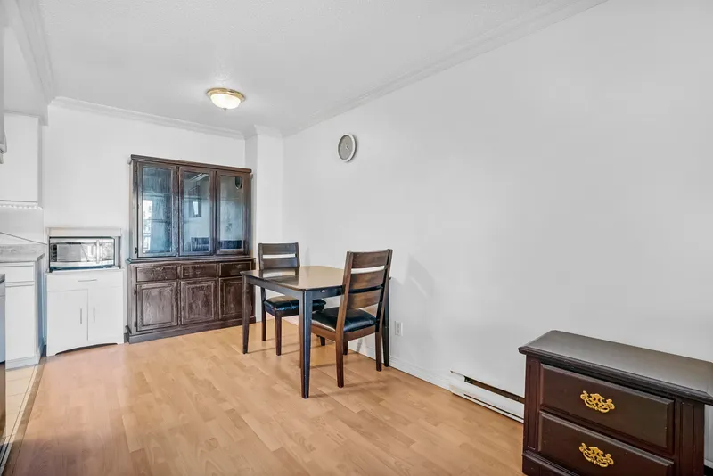 303 975 E BROADWAY - photo 4 of 25