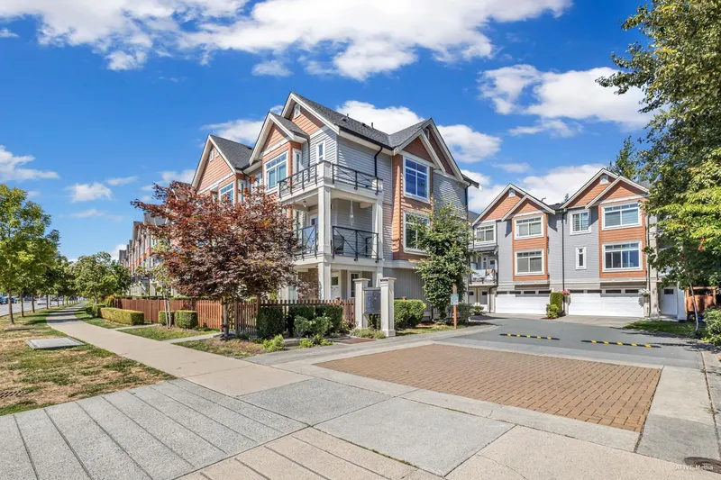 7 12091 70 AVENUE - photo 3 of 25