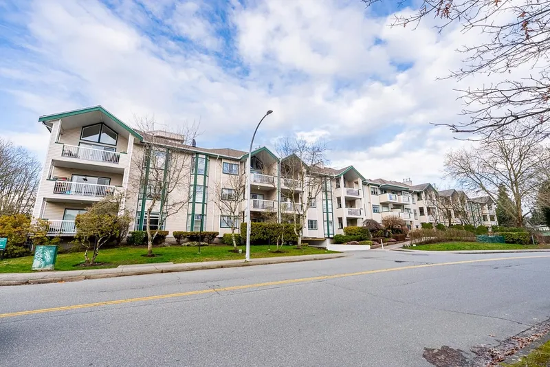 302 13911 70 AVENUE - photo 2 of 25