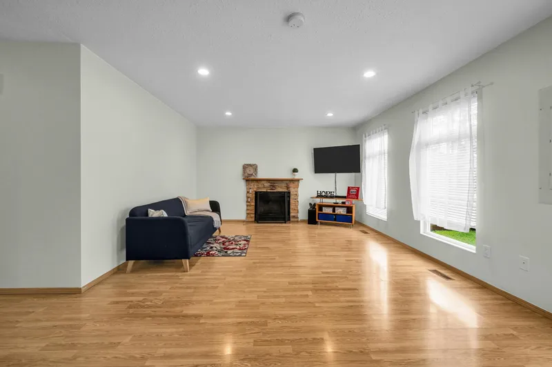 773 PRAIRIE AVENUE - photo 2 of 25