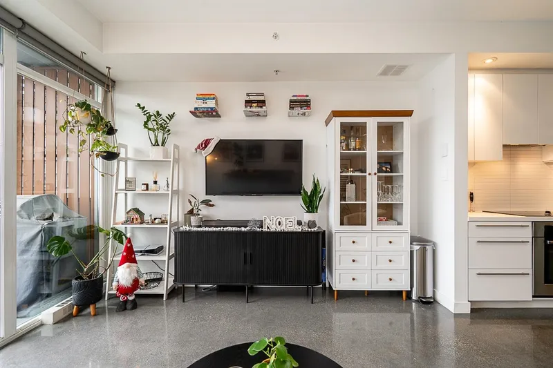 417 256 E 2ND AVENUE - photo 3 of 20