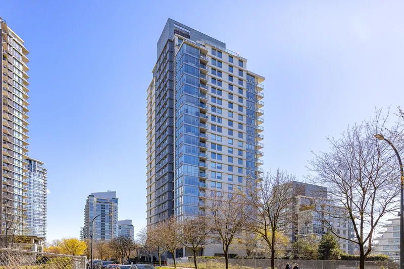 301 638 BEACH CRESCENT - photo 4 of 25