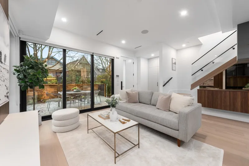 1 275 W 17TH AVENUE - photo 4 of 25