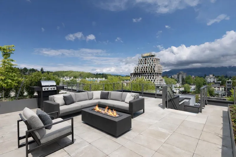 406 3668 W 10TH AVENUE - photo 1 of 25