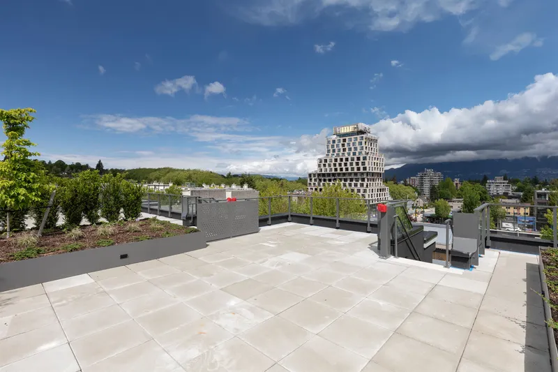 406 3668 W 10TH AVENUE - photo 2 of 25