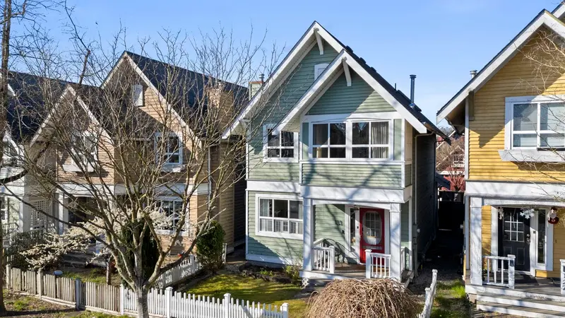 133 STAR CRESCENT - photo 2 of 25